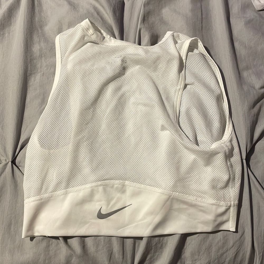Cropped Nike tank top